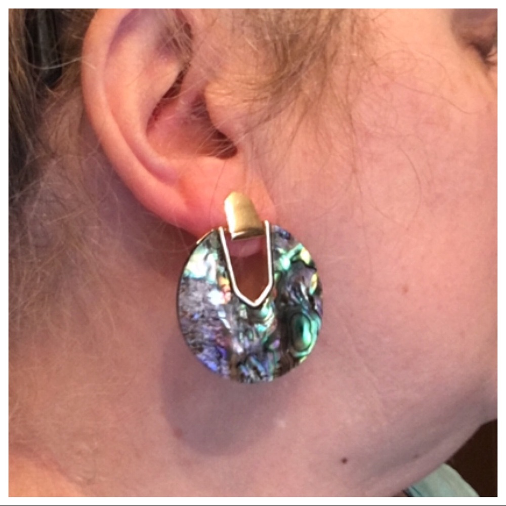 Mother of Pearl Circular Earrings - Picture 3 of 5